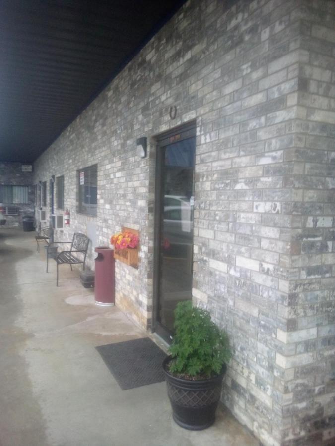 Waldron Coachman'S Inn & Suites מראה חיצוני תמונה